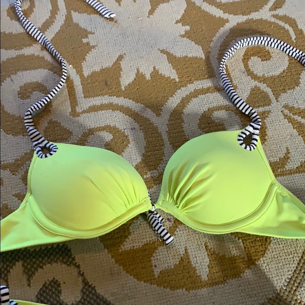 Victoria secret bikini - Picture 2 of 3